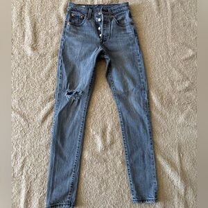 High-Rise Skinny Jeans in Light Blue with Knee Distress